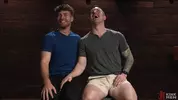 Derek Kage e Carter Collins scopano bello sporco