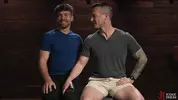 Derek Kage e Carter Collins scopano bello sporco