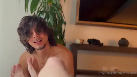Angel Rivera and Joey Mills – feet play