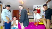 Heiße Latino-Twink-Orgie auf Cam