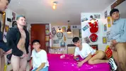 Heiße Latino-Twink-Orgie auf Cam