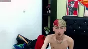 Twink camboy en show solo très explicite
