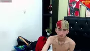 Twink camboy en show solo très explicite