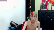 Twink camboy en show solo très explicite