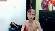 Twink camboy en show solo très explicite