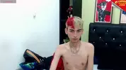 Twink camboy en show solo très explicite