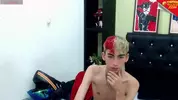 Twink camboy en show solo très explicite