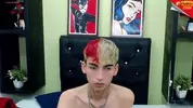 Twink camboy en show solo très explicite