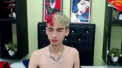 Twink camboy en show solo très explicite