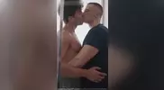 Grom Burja (Grom_burja_vip) baise Channing Flynn sous la douche