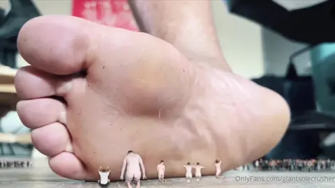 giantsolecrusher 3 – schwule Fußfetisch-Action