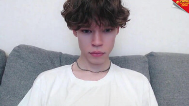 Twink super arrapato in cam da solo