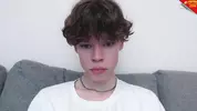 Twink très chaud en cam solo