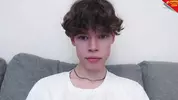 Twink très chaud en cam solo