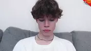 Twink très chaud en cam solo
