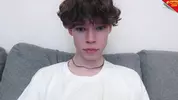Twink très chaud en cam solo