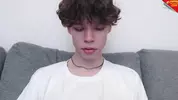 Twink très chaud en cam solo