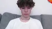 Twink très chaud en cam solo