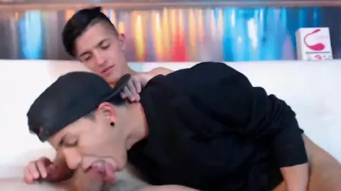 casal de twinks amantes quentes na cam