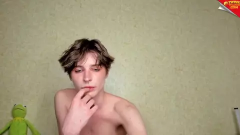 Show cam très chaud d’un minet en solo