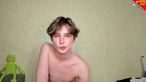 Show cam solo de un jovencito caliente