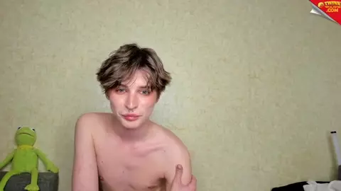 Show cam très chaud d’un minet en solo