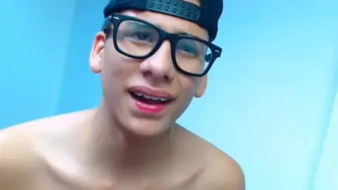 Camboy twink arrapati