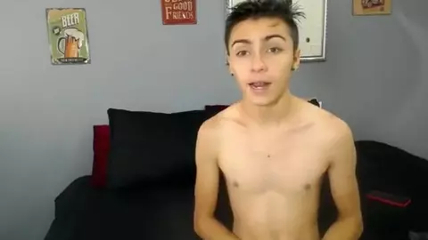 Twinks calientes en la ducha en cam