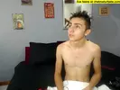 Twinks caldi sotto la doccia in cam
