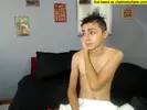 Twinks caldi sotto la doccia in cam