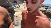 Un daddy chaud baisant un couple sur une plage - LIAM HARDING, Pablo Cortes, Sebas Cortes