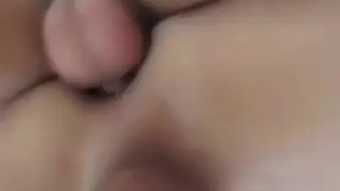 Deux twinks lovers entre potes