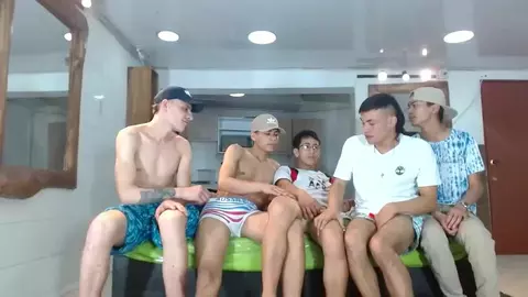 Latino-Twink-Orgie Live