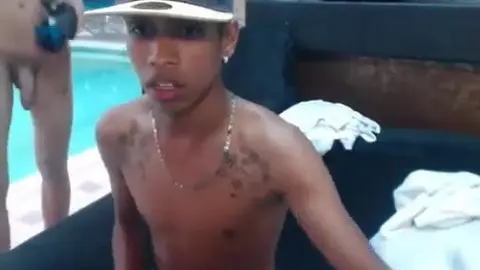 Twink-Pärchen an der Pool-Cam