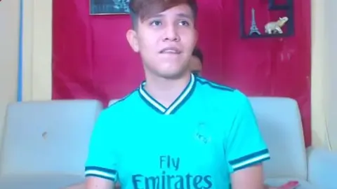 Coppia di camboys latinos che scopa in camera - live show