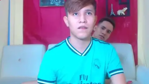 Latino-Camboy-Paar fickt im Zimmer - Liveshow