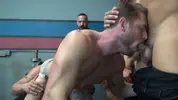 Gangbang su un passivo caldo