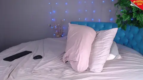 Minet camboy chaud en solo, show cam porno