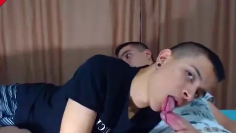 Plan à plusieurs entre potes minets latinos en soirée