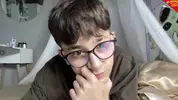 Solo show twink bollente in cam