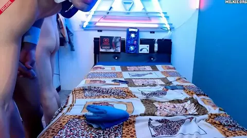 Couple twink très sexy en show