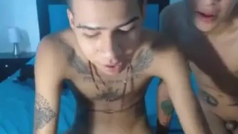 Camboy-Boyfriends im Schlafzimmer-Show