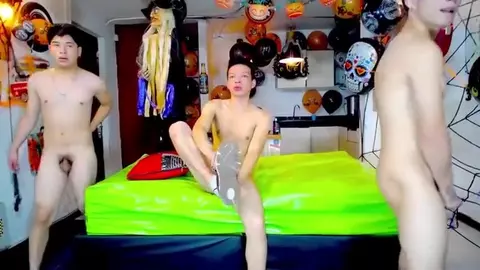 Latino Twink-Camboy-Freunde im Pornogruppenshow