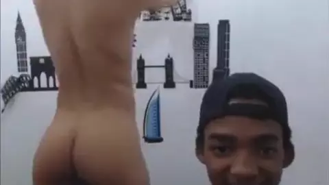 Casal de twinks bem quentes na webcam - twohotboysx