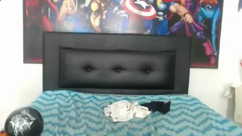 Couple de twinks camboys bien chauds en cam dans la chambre