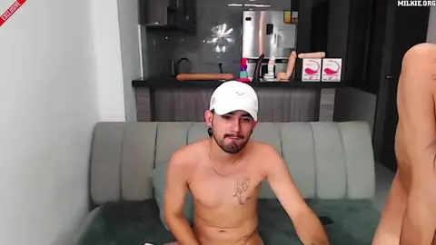 Amici twink scopano in cam - davidtwomen