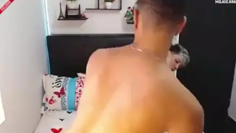 Pareja de twinks bien caliente en video casero - Jackson y Bruno