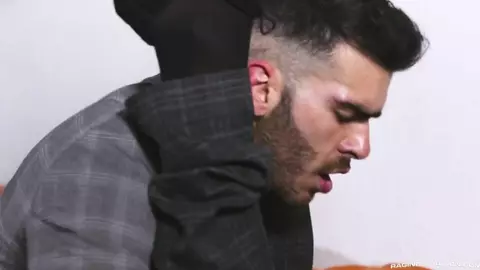 Jeu de pieds au bureau