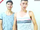 Pareja de camboys twinks latinos en show porno por webcam