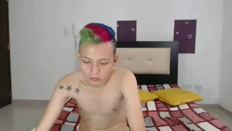 Pareja de twinks lovers bien calientes - Luigi y Jon